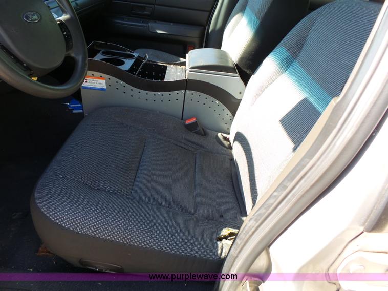 image for item J4930 2005 Ford Crown Victoria Police Interceptor