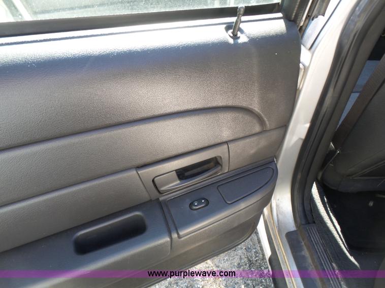 image for item J4930 2005 Ford Crown Victoria Police Interceptor