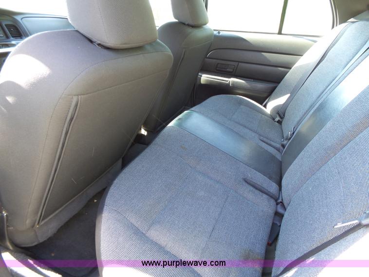 image for item J4930 2005 Ford Crown Victoria Police Interceptor