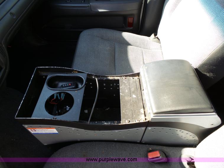 image for item J4930 2005 Ford Crown Victoria Police Interceptor