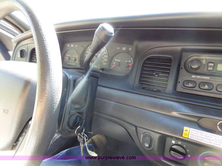 image for item J4930 2005 Ford Crown Victoria Police Interceptor