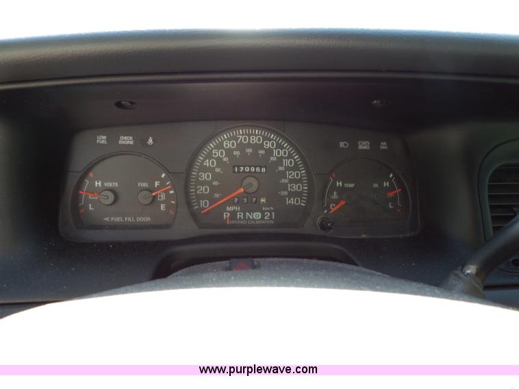 image for item J4930 2005 Ford Crown Victoria Police Interceptor