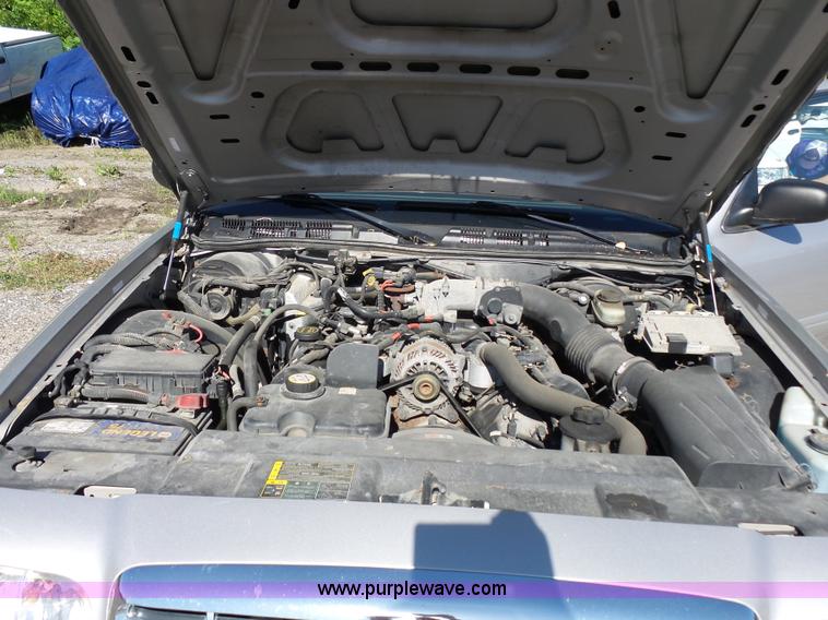 image for item J4930 2005 Ford Crown Victoria Police Interceptor