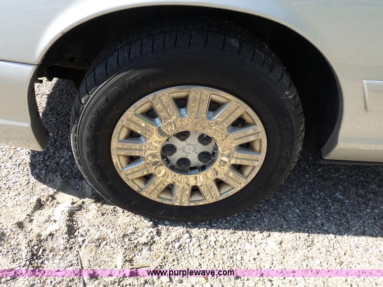 image for item J4930 2005 Ford Crown Victoria Police Interceptor