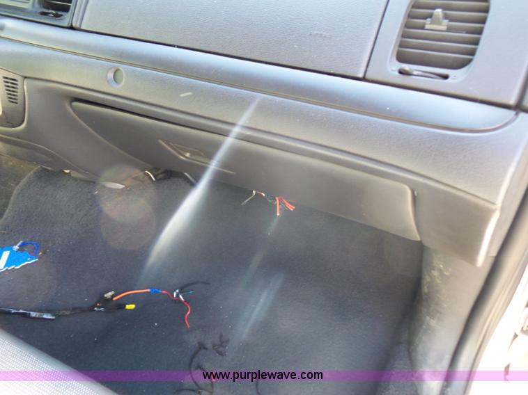 image for item J4930 2005 Ford Crown Victoria Police Interceptor