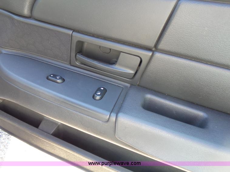 image for item J4930 2005 Ford Crown Victoria Police Interceptor