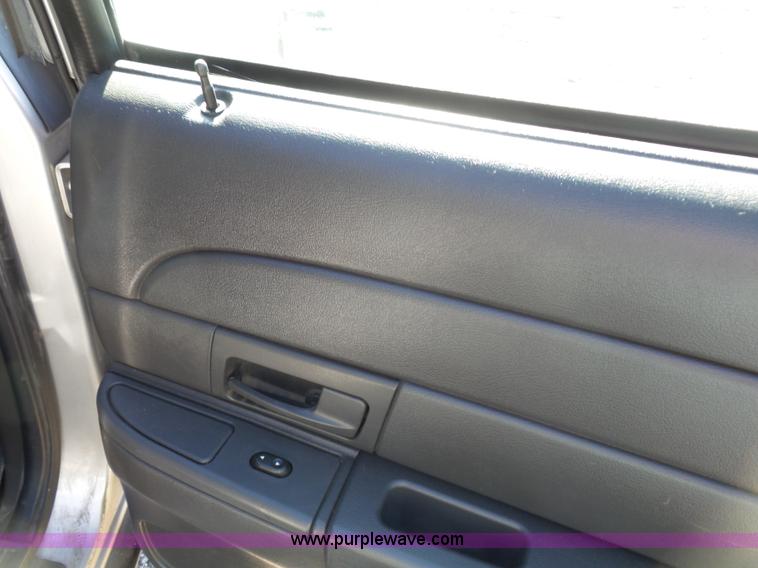 image for item J4930 2005 Ford Crown Victoria Police Interceptor