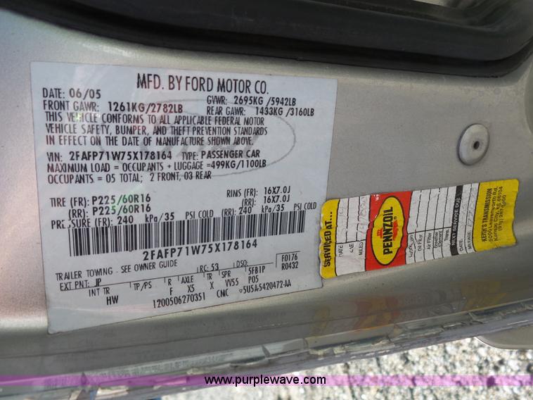 image for item J4930 2005 Ford Crown Victoria Police Interceptor