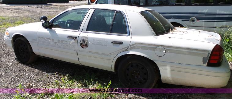 image for item J4933 2006 Ford Crown Victoria Police Interceptor