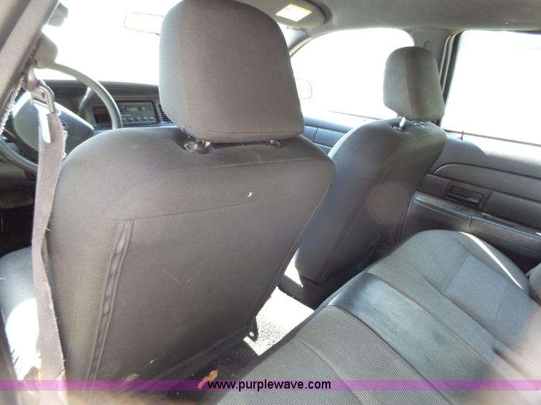 image for item J4933 2006 Ford Crown Victoria Police Interceptor