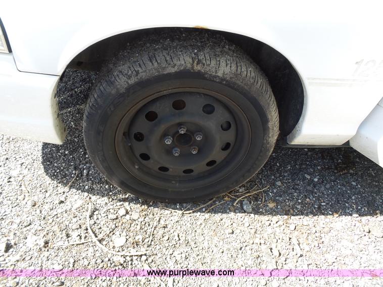 image for item J4933 2006 Ford Crown Victoria Police Interceptor