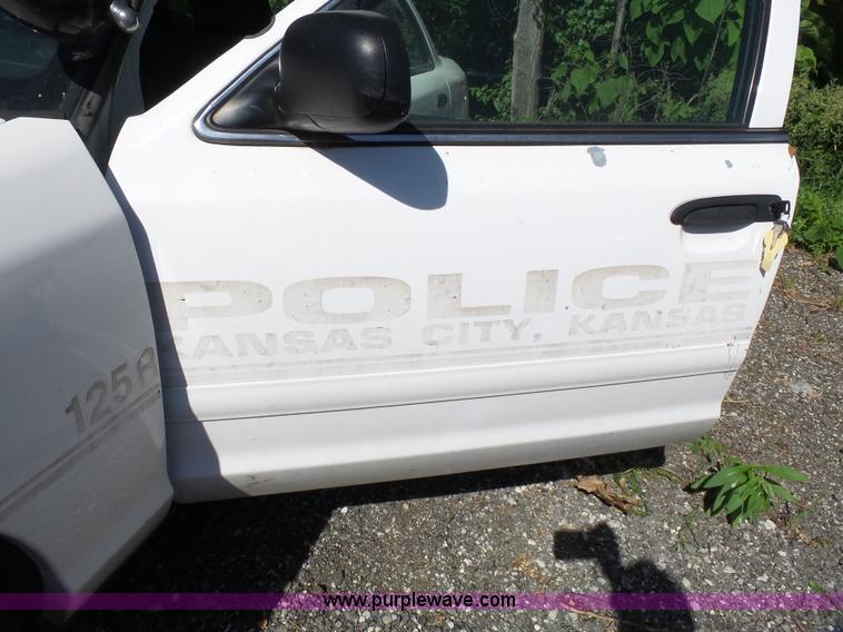 image for item J4933 2006 Ford Crown Victoria Police Interceptor