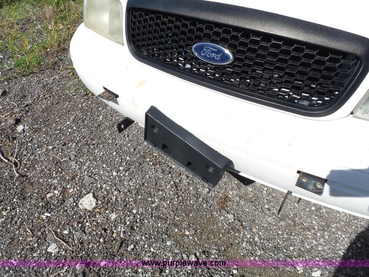 image for item J4933 2006 Ford Crown Victoria Police Interceptor