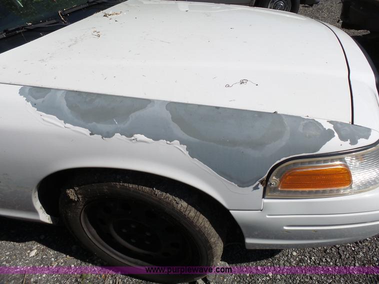 image for item J4933 2006 Ford Crown Victoria Police Interceptor