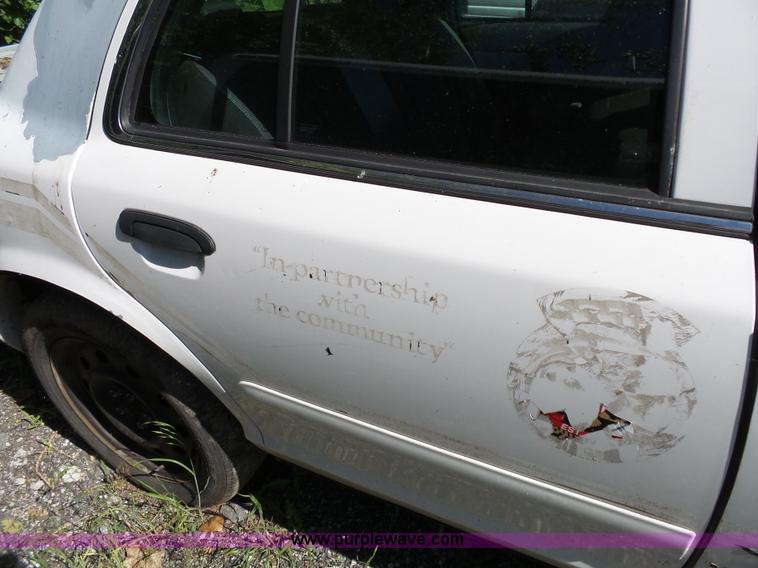 image for item J4933 2006 Ford Crown Victoria Police Interceptor