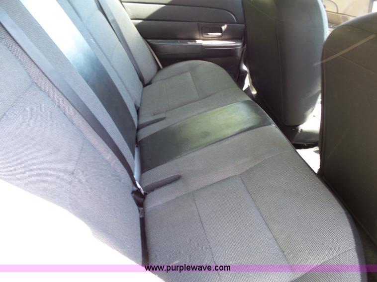 image for item J4933 2006 Ford Crown Victoria Police Interceptor