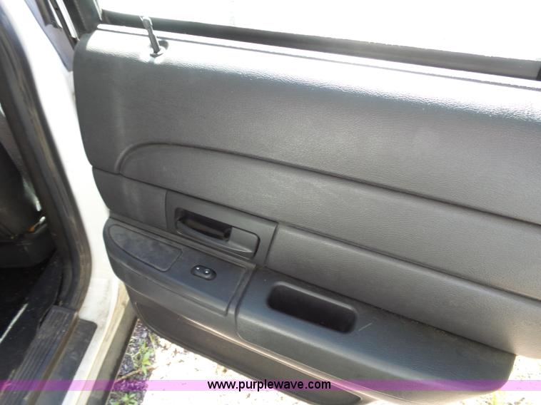 image for item J4933 2006 Ford Crown Victoria Police Interceptor