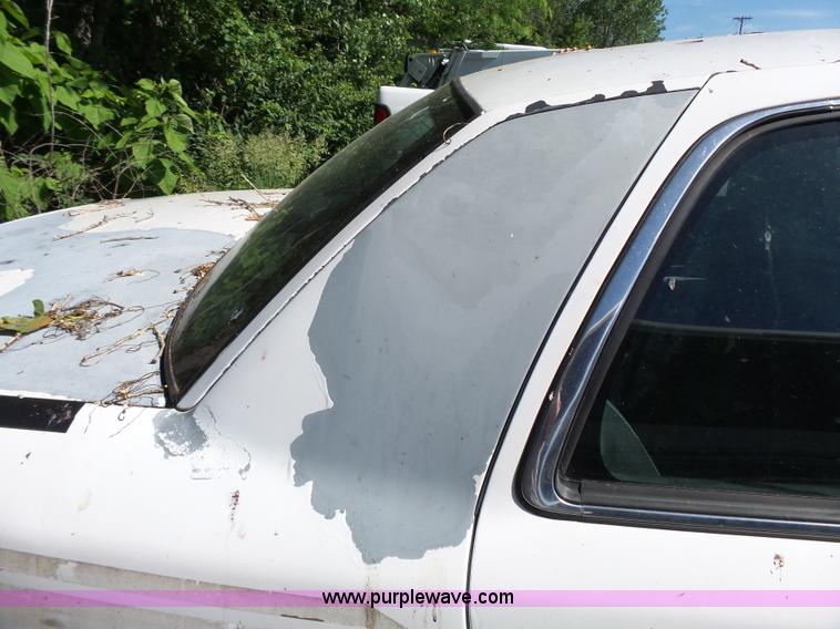 image for item J4933 2006 Ford Crown Victoria Police Interceptor