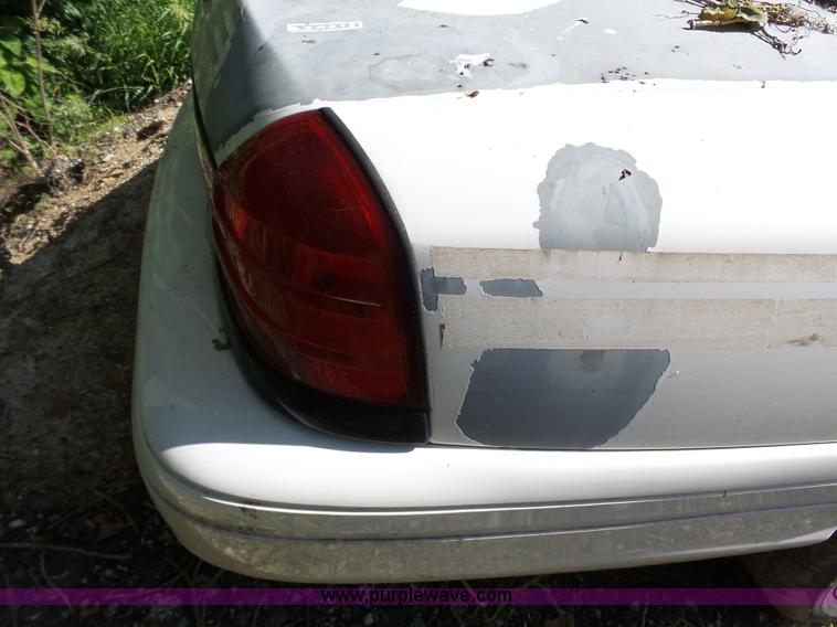 image for item J4933 2006 Ford Crown Victoria Police Interceptor