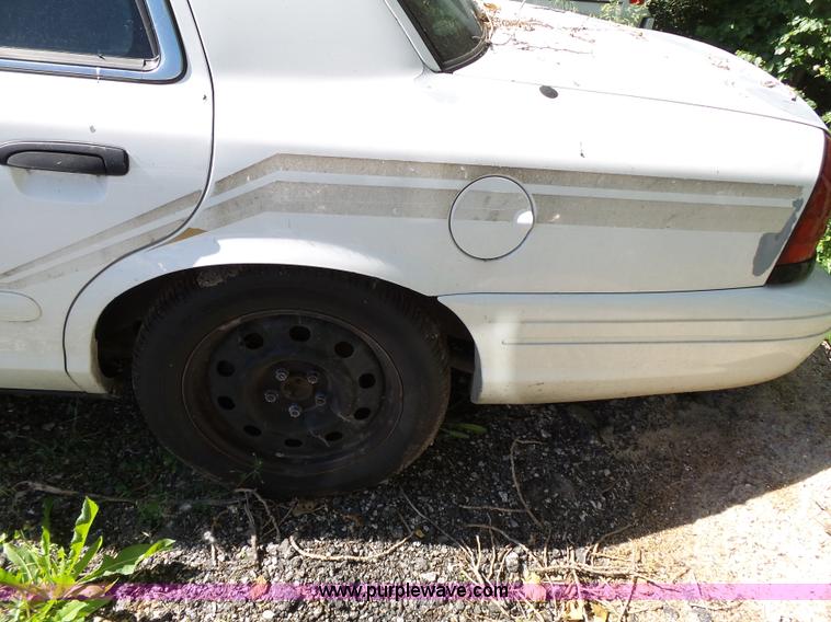 image for item J4933 2006 Ford Crown Victoria Police Interceptor