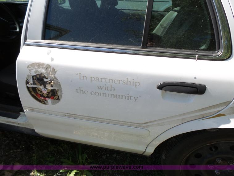 image for item J4933 2006 Ford Crown Victoria Police Interceptor