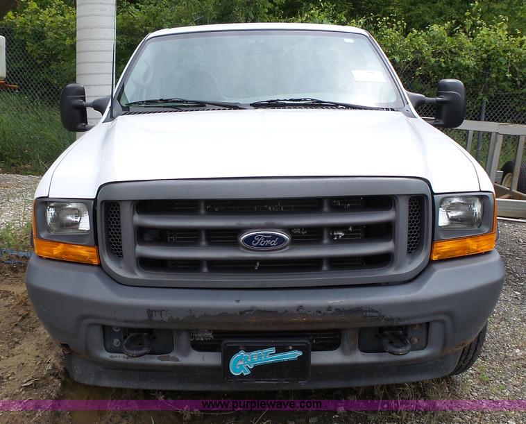 image for item J4943 2001 Ford F250 Super Duty XL pickup truck