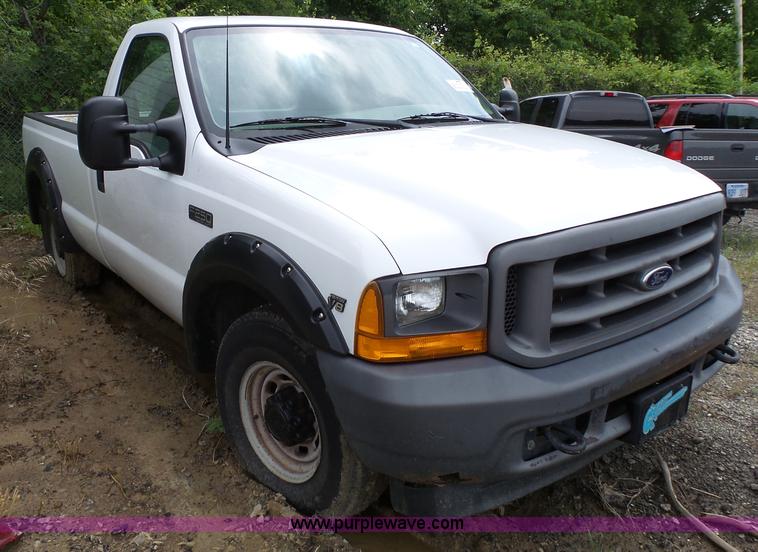 image for item J4943 2001 Ford F250 Super Duty XL pickup truck