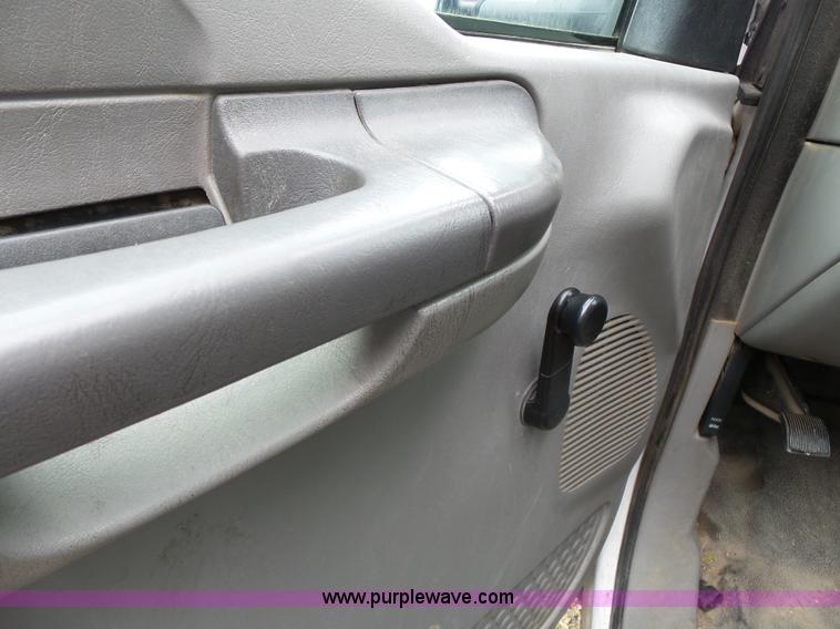 image for item J4943 2001 Ford F250 Super Duty XL pickup truck