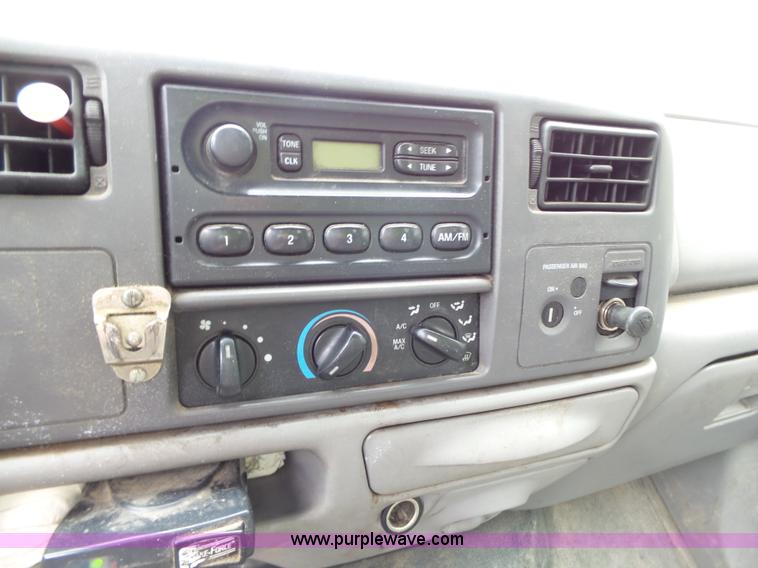 image for item J4943 2001 Ford F250 Super Duty XL pickup truck