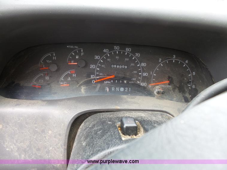 image for item J4943 2001 Ford F250 Super Duty XL pickup truck