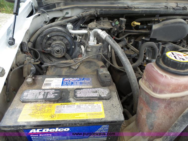 image for item J4943 2001 Ford F250 Super Duty XL pickup truck