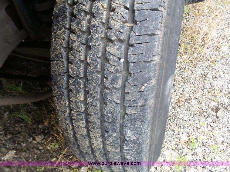 image for item J4943 2001 Ford F250 Super Duty XL pickup truck