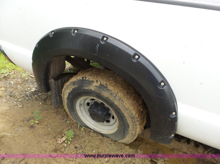 image for item J4943 2001 Ford F250 Super Duty XL pickup truck