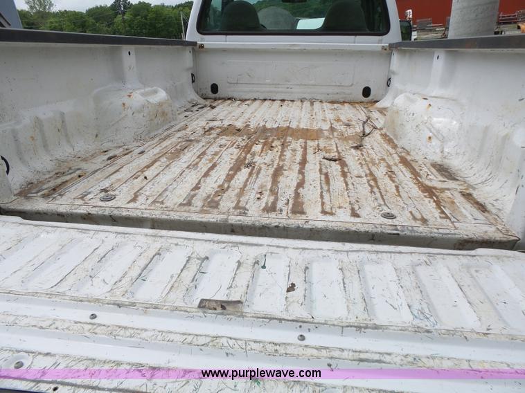 image for item J4943 2001 Ford F250 Super Duty XL pickup truck