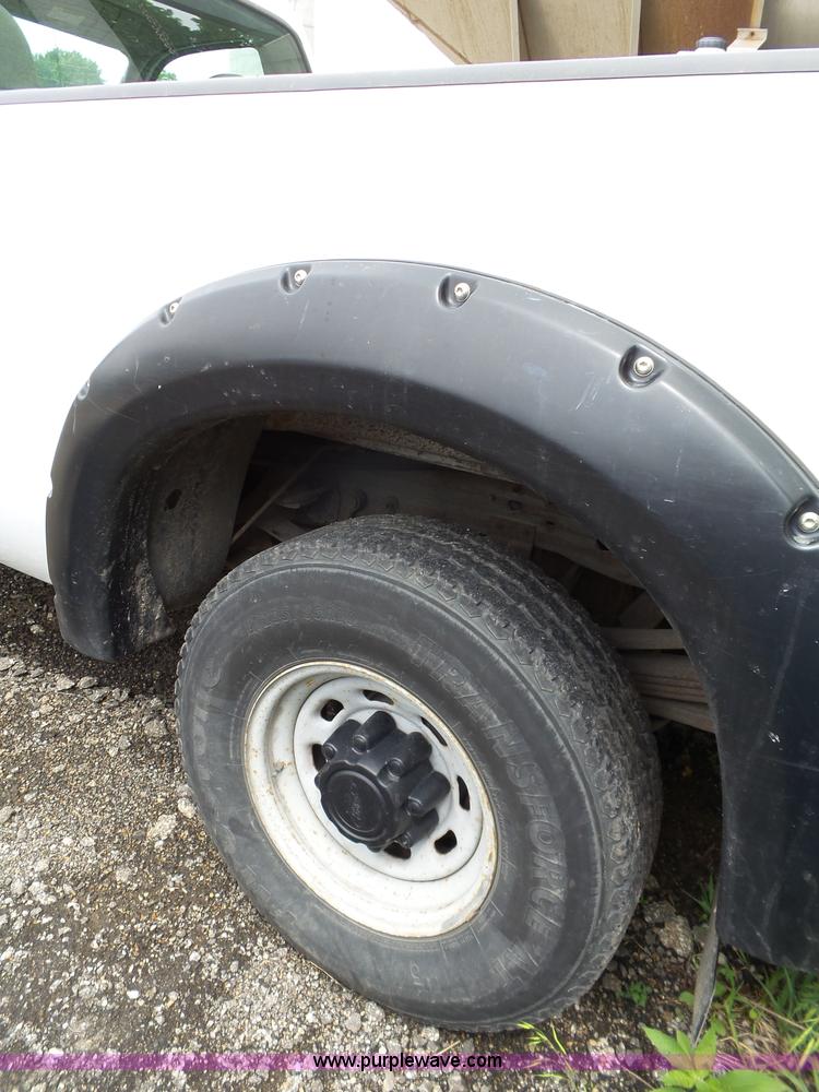 image for item J4943 2001 Ford F250 Super Duty XL pickup truck