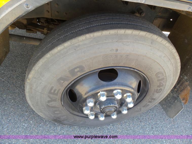 image for item J6118 1992 Blue Bird TC2000 school bus