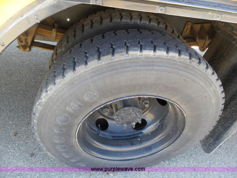 image for item J6118 1992 Blue Bird TC2000 school bus