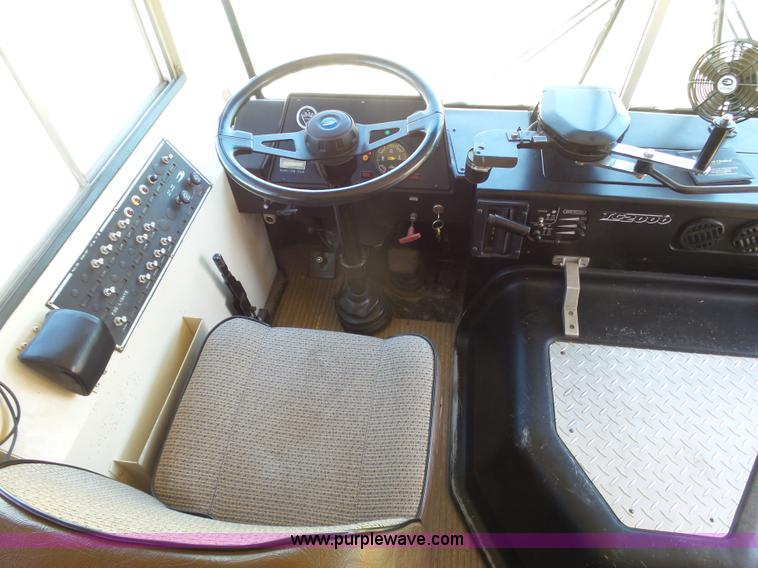 image for item J6118 1992 Blue Bird TC2000 school bus