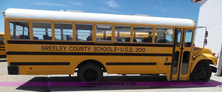 image for item J6120 1996 Ford B800 school bus