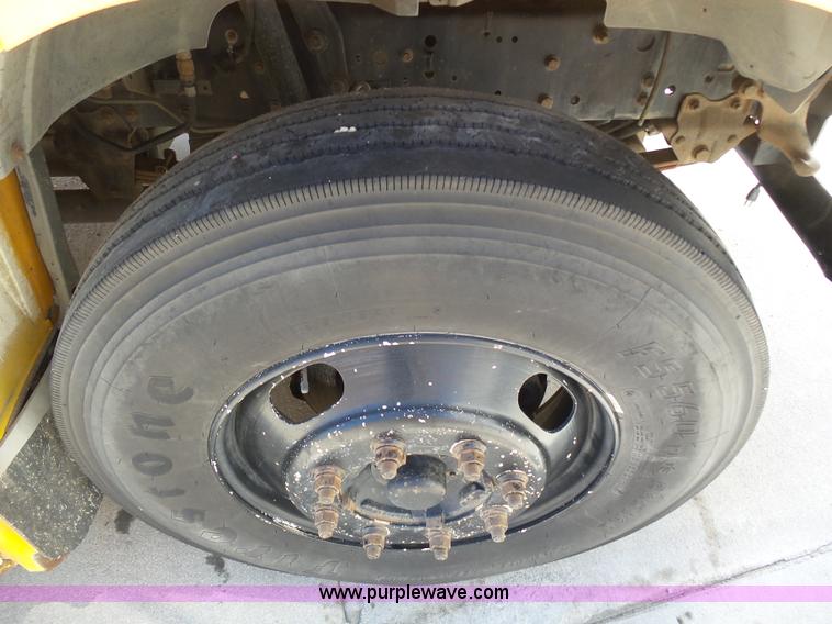 image for item J6120 1996 Ford B800 school bus