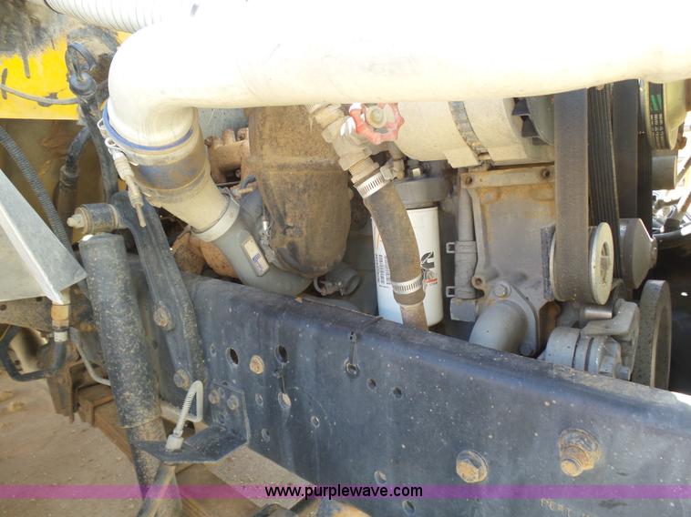 image for item J6120 1996 Ford B800 school bus