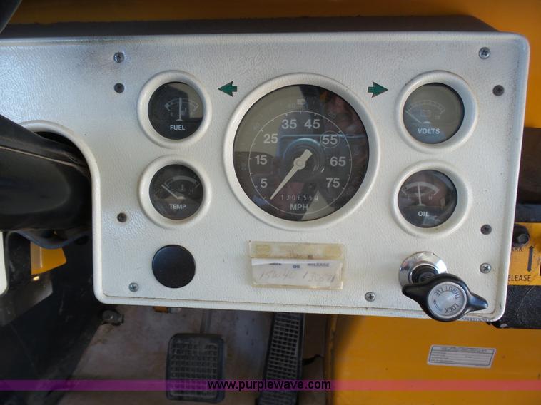 image for item J6120 1996 Ford B800 school bus