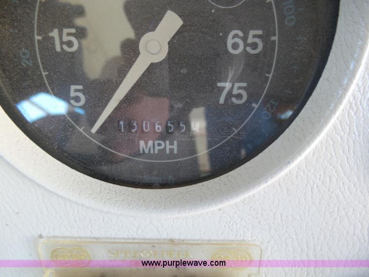 image for item J6120 1996 Ford B800 school bus