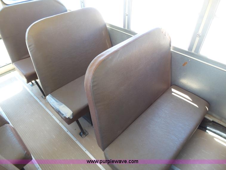 image for item J6120 1996 Ford B800 school bus