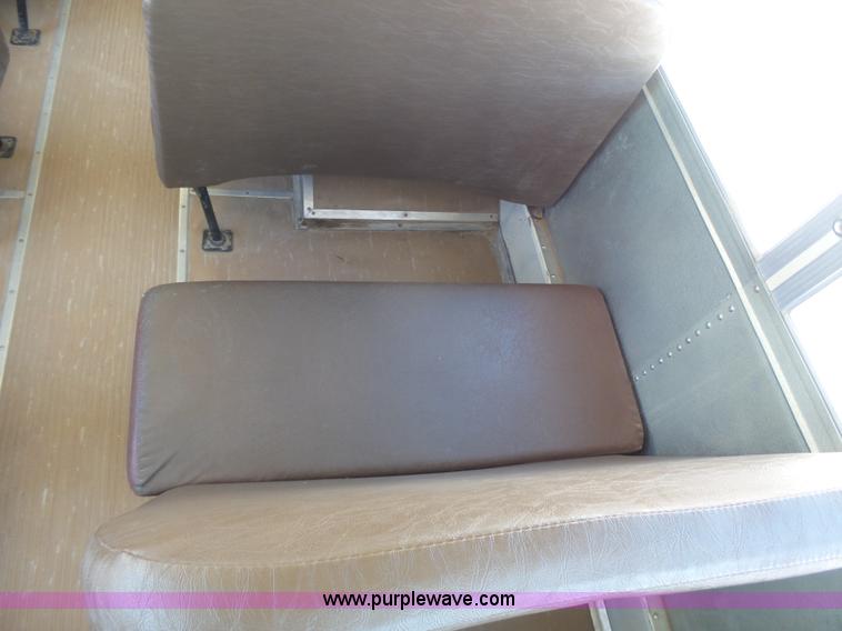 image for item J6120 1996 Ford B800 school bus