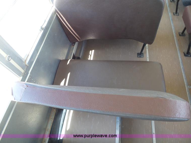 image for item J6120 1996 Ford B800 school bus