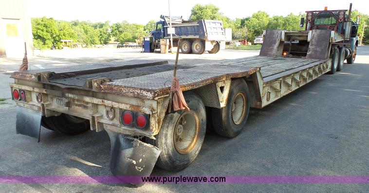 image for item K5498 1981 Mack R686ST semi truck with equipment trailer