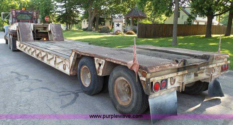 image for item K5498 1981 Mack R686ST semi truck with equipment trailer