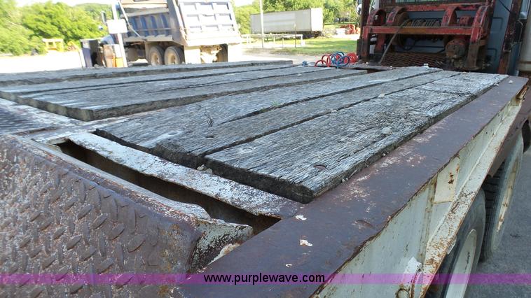 image for item K5498 1981 Mack R686ST semi truck with equipment trailer