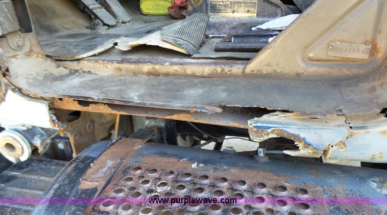 image for item K5498 1981 Mack R686ST semi truck with equipment trailer